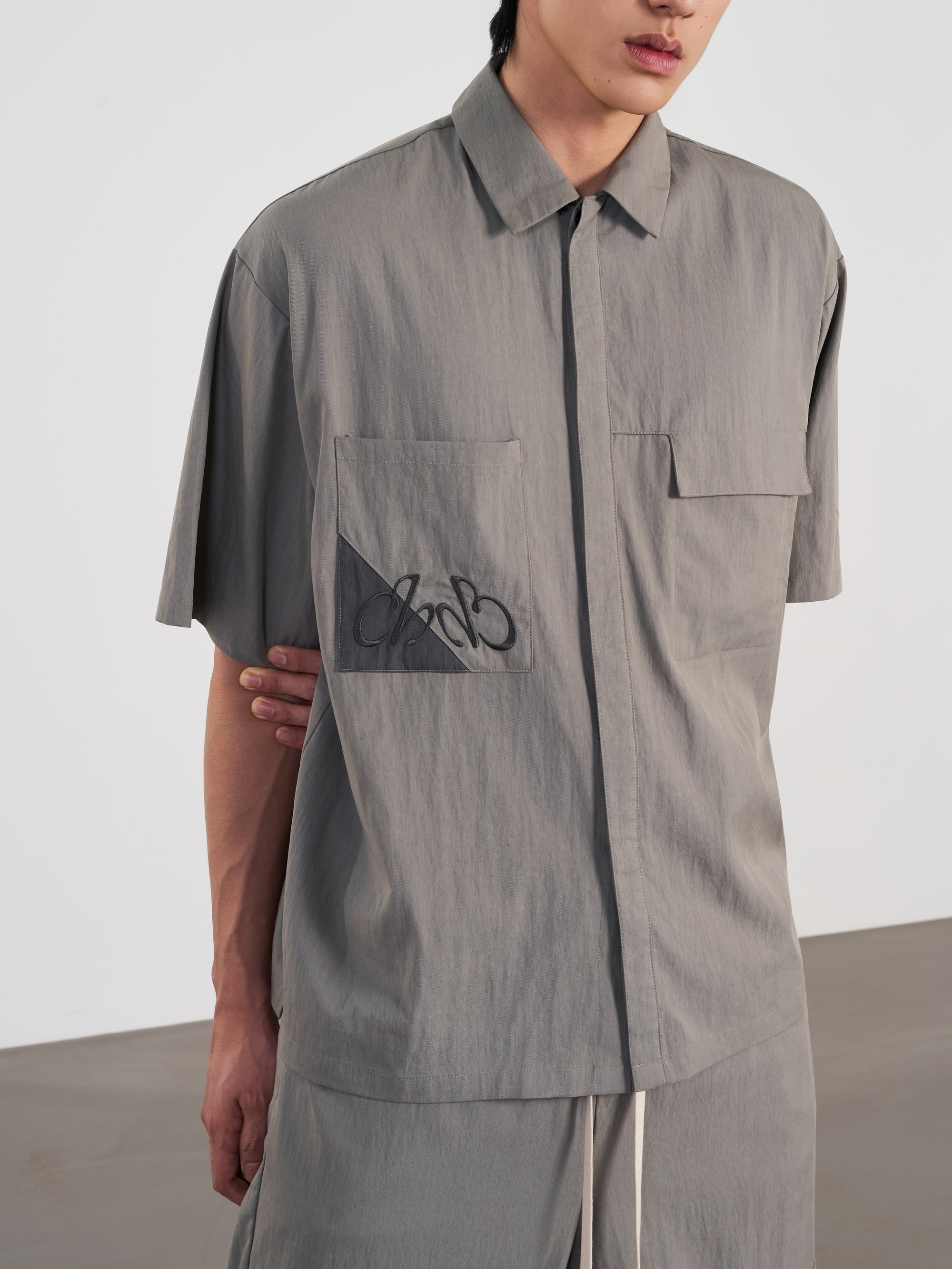 Pocket Shirt 口袋撞色刺繡襯衫 - GREY