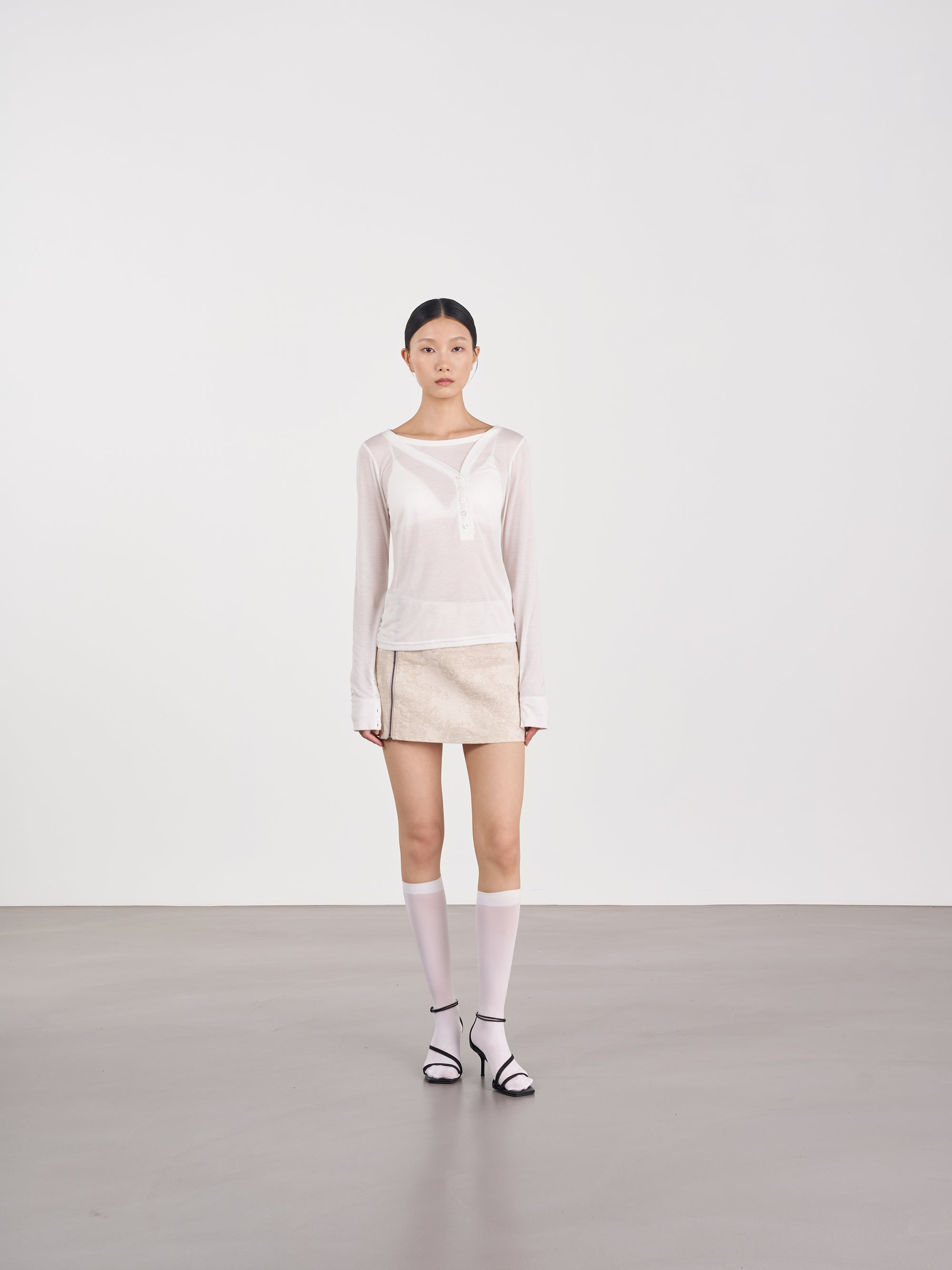 Asymmetric Placket Long-Sleeve Top 不對稱門襟長袖上衣-White
