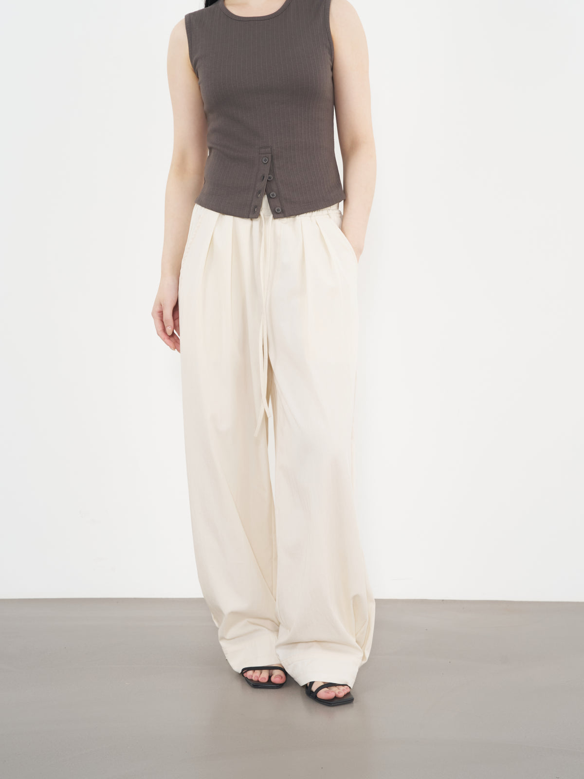 Pull-On Wide Trousers 鬆緊寬版長褲-Beige