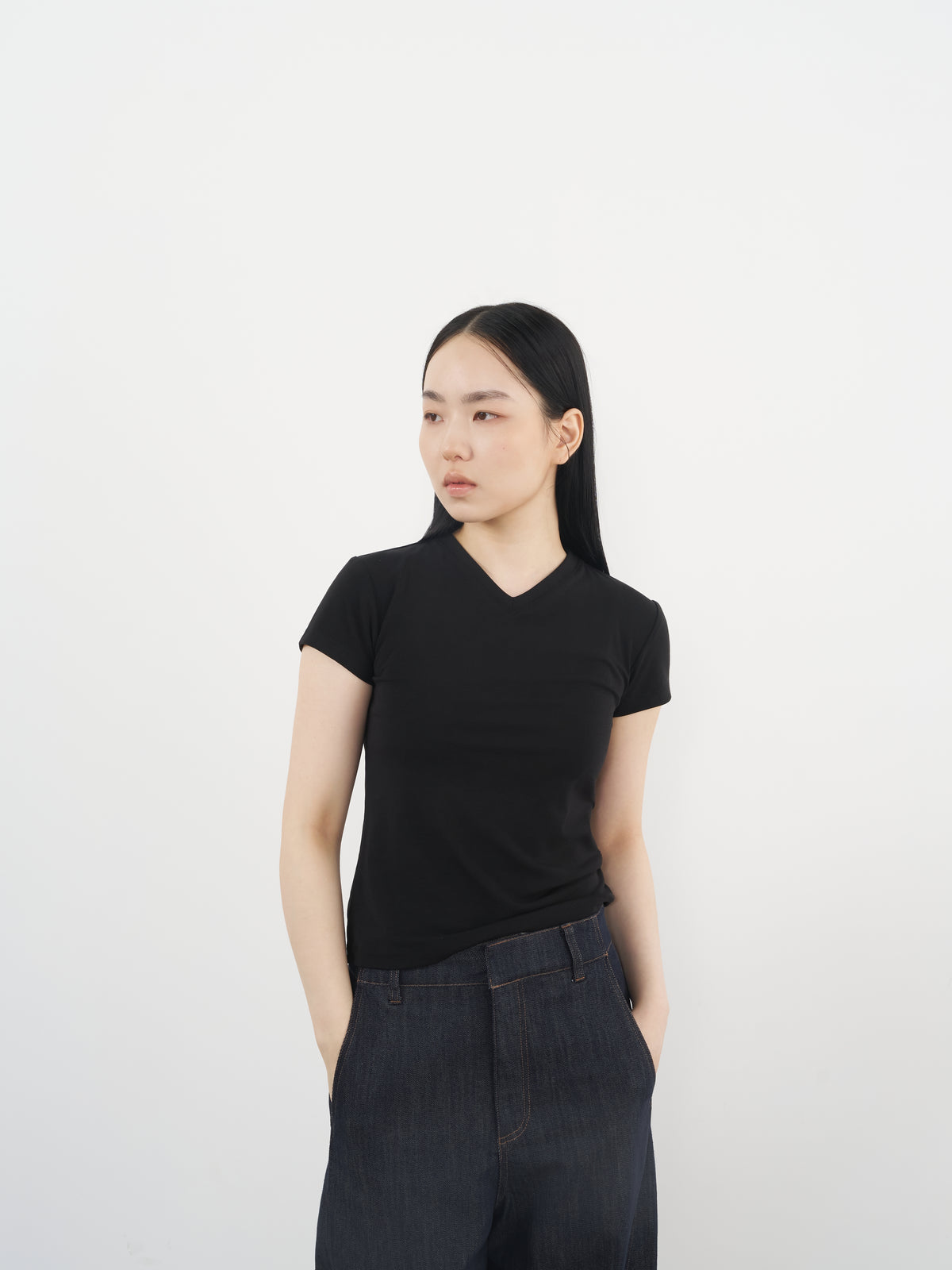 Logo T-Shirt  01 V領品牌T恤-Black