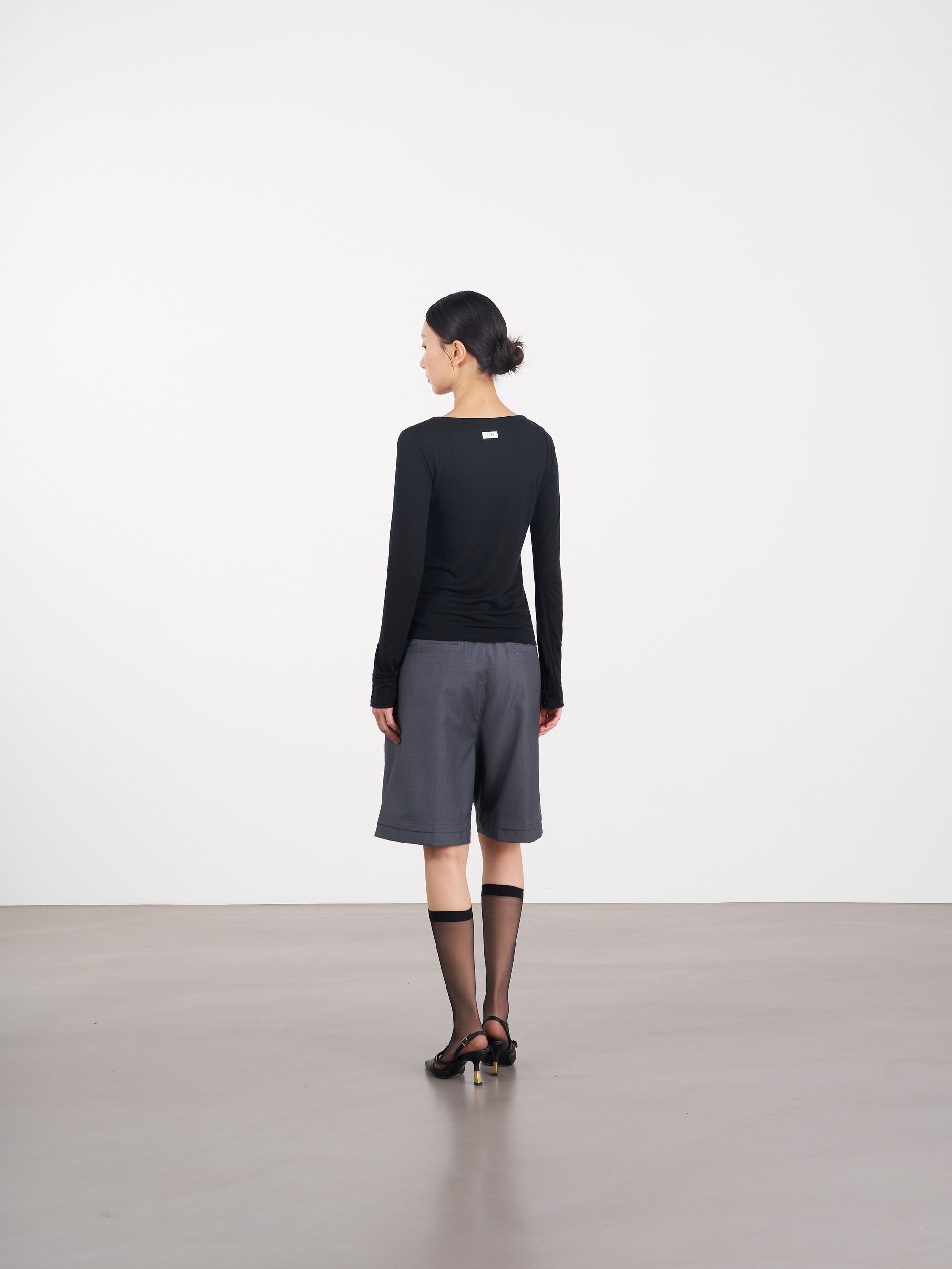 Asymmetric Placket Long-Sleeve Top 不對稱門襟長袖上衣-Black