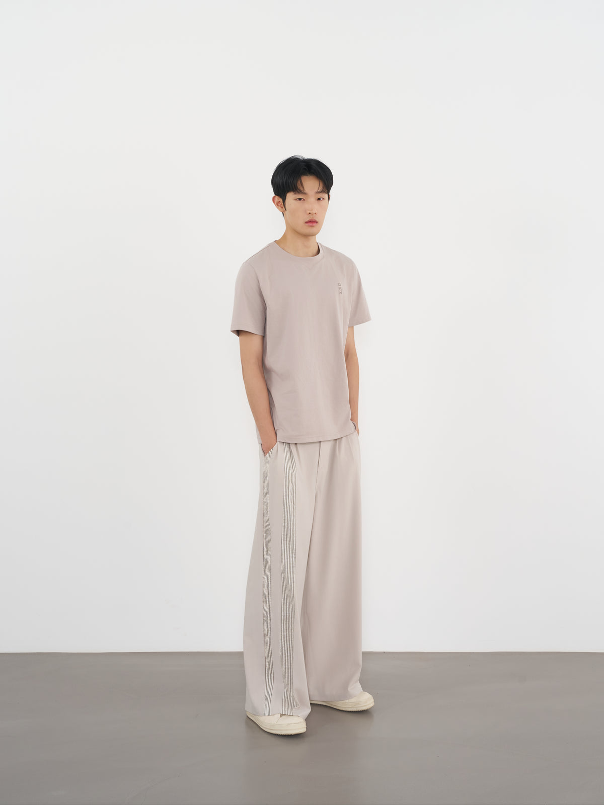 Pleated Panel Trousers 拼接打褶西裝褲-Khaki