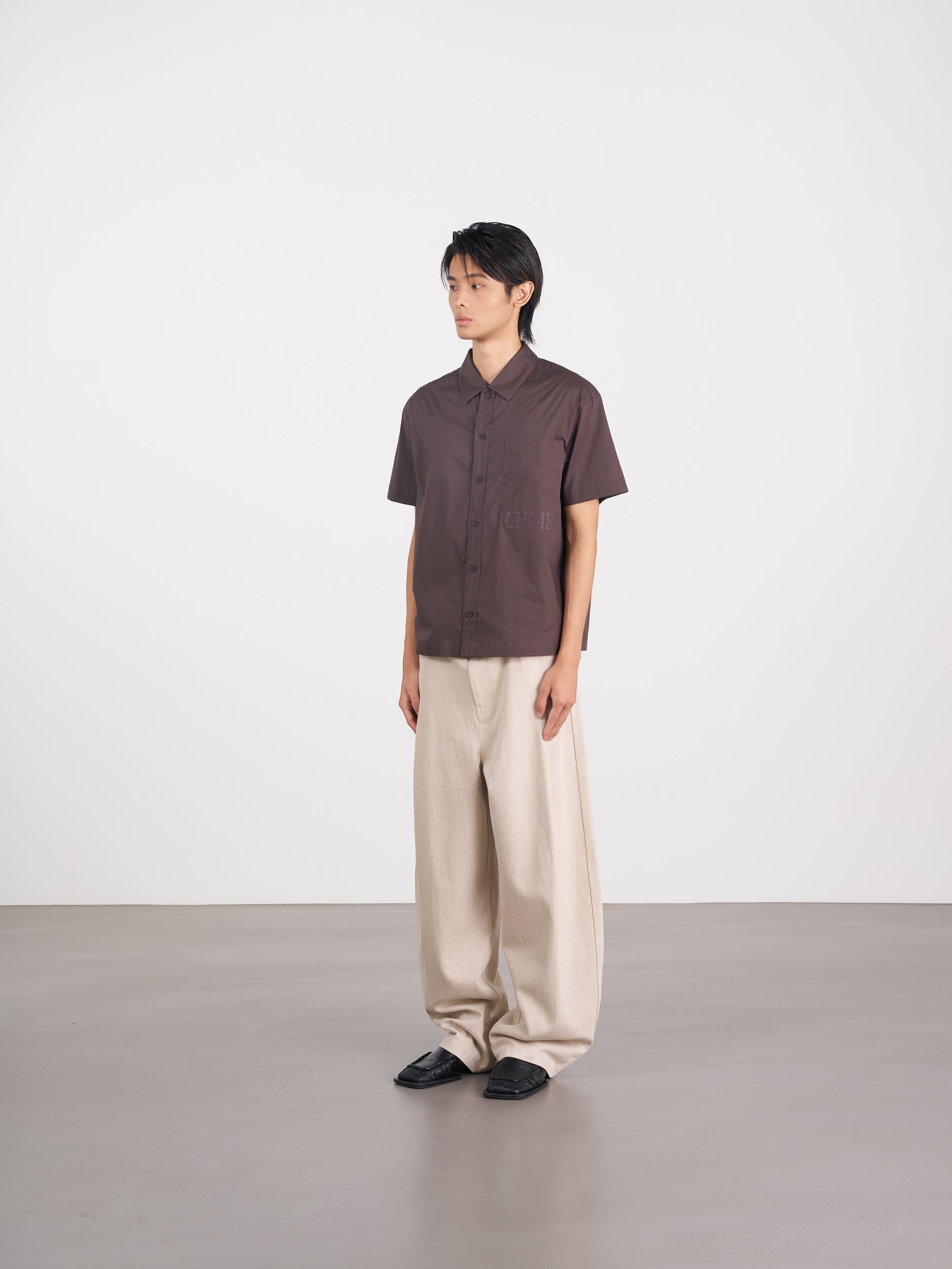 Minimal Placket Crew Shirt 圓領門襟短袖襯衫 - BROWN