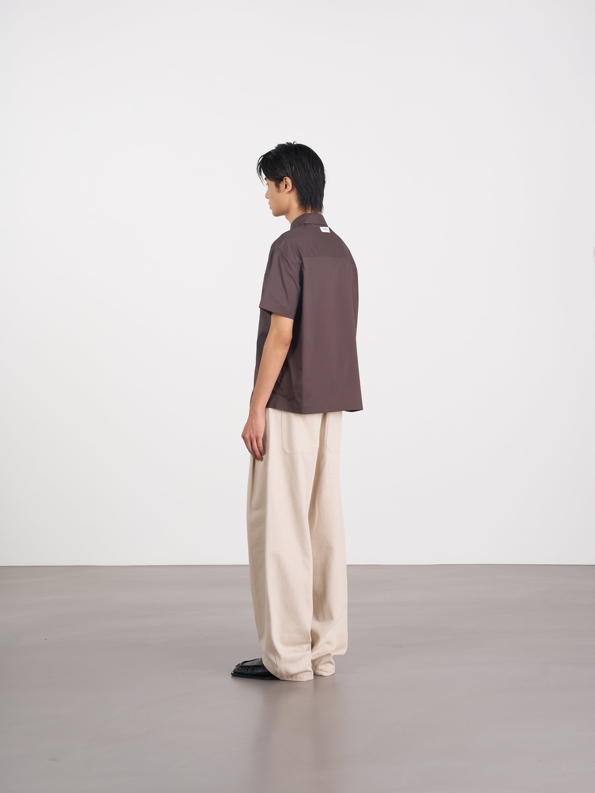 Minimal Placket Crew Shirt 圓領門襟短袖襯衫 - BROWN