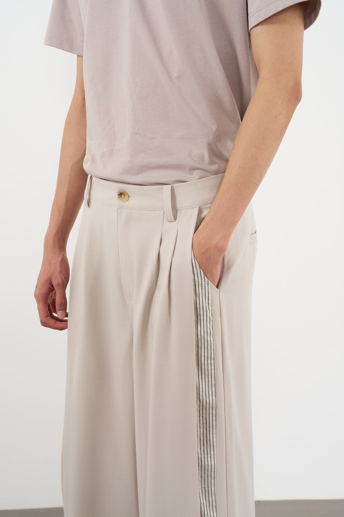 Pleated Panel Trousers 拼接打褶西裝褲-Khaki