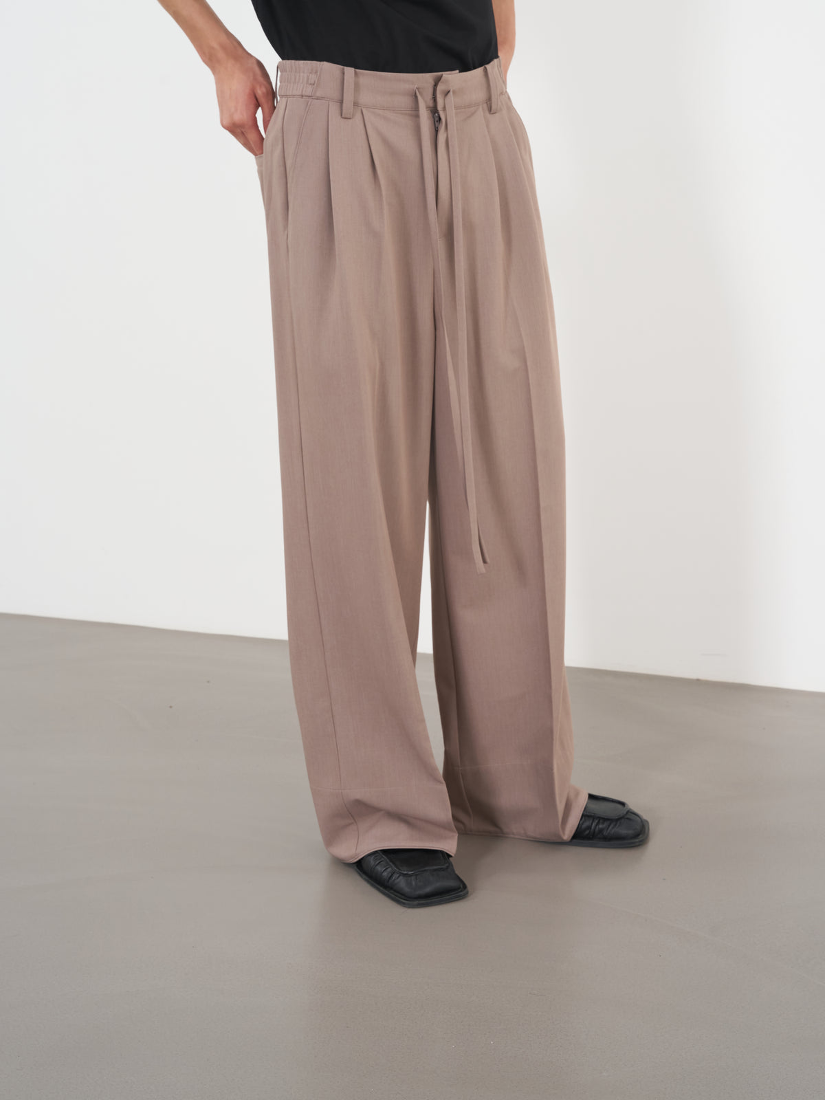 Relaxed Tailored Trousers 寬鬆西裝長褲-Brown