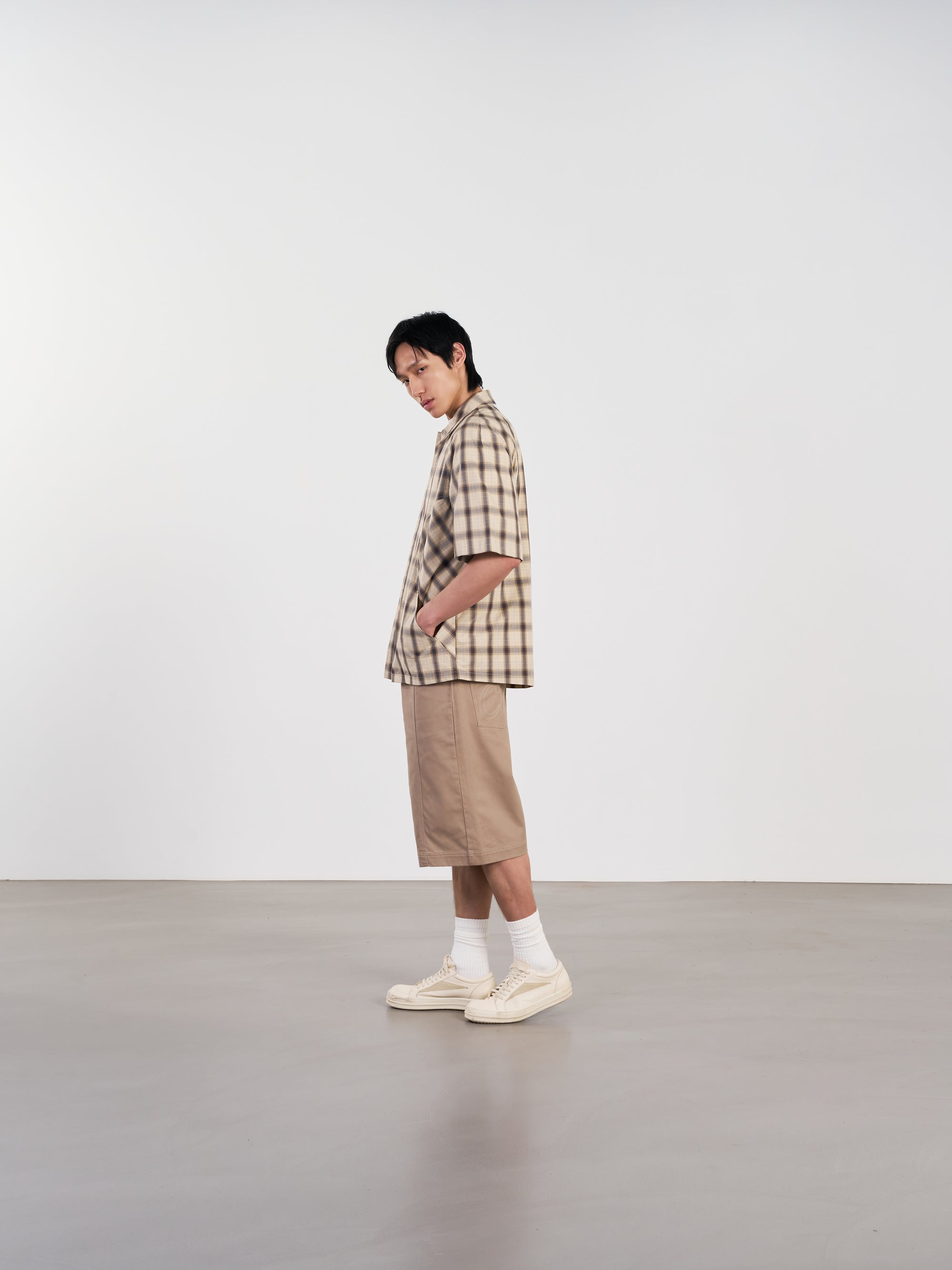 Panel Shirt 弧形剪裁格紋襯衫 - BROWN